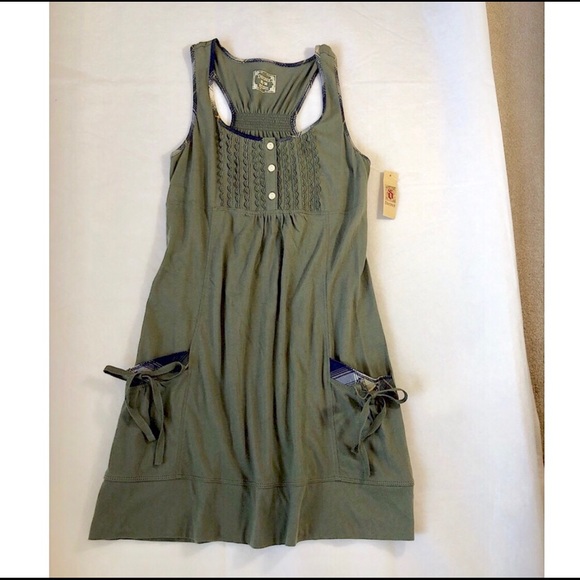 Decree Dresses & Skirts - NWT Sleeveless Dress or long top size Med